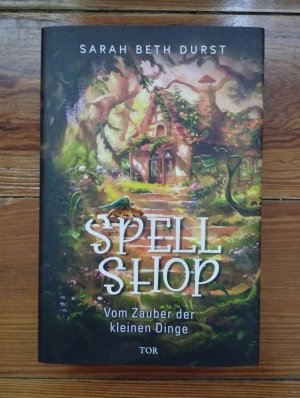 gebrauchtes Buch – Durst, Sarah Beth – Spellshop - Vom Zauber der kleinen Dinge | Mit limitiertem Farbschnitt. Cozy Fantasy meets Cottagecore.