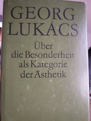 Über die Besonderheit als Kategorie der Ästhetik