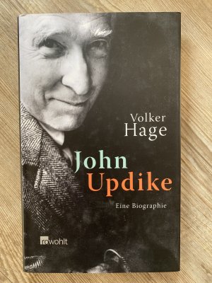 gebrauchtes Buch – Volker Hage – John Updike - Eine Biographie