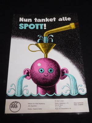 Original-Plakat und Programmheft Magdeburger Kabarett Die Kugelblitze 1979. NUN TANKET ALLE SPOTT! Regie: Kurt Zimmermann, musikal. Ltg.: Rolf Rickert/ Ha-Jo Zimmermann, Bühne: Heinz Behling, Kostüme: Gerd Neubert. Mit Brigitte Lindenberg, Helga Spielberger, Heinrich Banet, Dieter Langkabel und Klaus Ziller (signiert)