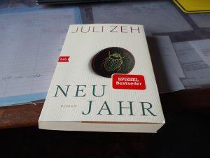 gebrauchtes Buch – Juli Zeh – Neujahr