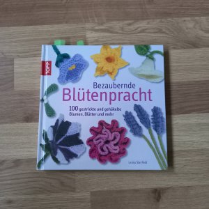 Bezaubernde Blütenpracht - 100 gestrickte und gehäkelte Blumen, Blätter und mehr