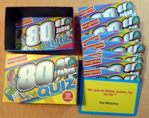 Gift Republic - Quizkarten 80er Jahre | Lustiges Kartenspiel | 100 Quizfragen | Wissensspiel | Trivia Cards: Awesome 80s | Spiel Erwachsene | Quiz Karten | Geschenk für Weihnachten, Geburtstag, Party