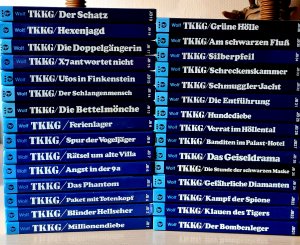 EIN FALL FÜR TKKG/30 Bände: Millionendiebe / Blinder Hellseher / Paket mit Totenkopf / Das Phantom / Angst in der 9a / Rätsel um alte Villa / Spur der […]