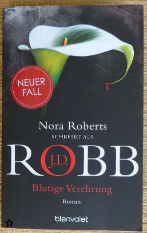 gebrauchtes Buch – Robb, J.D – Blutige Verehrung