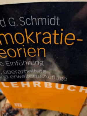 gebrauchtes Buch – Schmidt Manfred G – Demokratietheorien. Eine Einführung, 4. überarbeitete und erweiterte Auflage