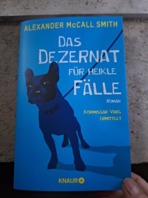 gebrauchtes Buch – McCall Smith – Das Dezernat für heikle Fälle - Roman. Kommissar Varg ermittelt