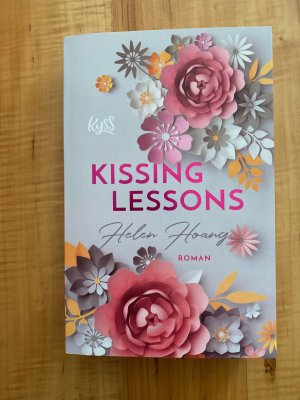 gebrauchtes Buch – Helen Hoang – Kissing Lessons