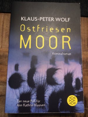 gebrauchtes Buch – Klaus-Peter Wolf – Ostfriesenmoor