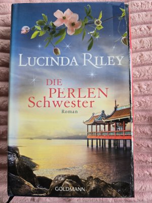 gebrauchtes Buch – Lucinda Riley – Die Perlenschwester