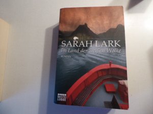 gebrauchtes Buch – Sarah Lark – Im Land der weißen Wolke. Roman. TB