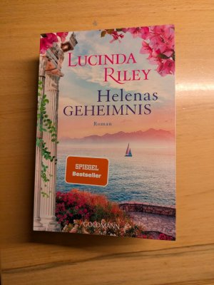 gebrauchtes Buch – Lucinda Riley – Helenas Geheimnis