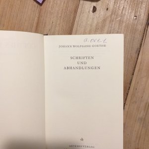 antiquarisches Buch – Amedeo Storti – " Florenz - praktischer Füher ", 41 Abbildungen, und 20 Farbtafeln mit einem Stadtplan, liegt gefaltet bei..