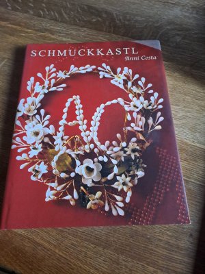 gebrauchtes Buch – Anni Costa – Schmuckkastl   Wohnideen mit alten Sammelobjekten