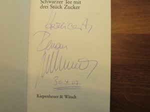 gebrauchtes Buch – Renan Demirkan – Schwarzer Tee mit drei Stück Zucker. SIGNIERT /// Autogramm Autograph signiert signed signee