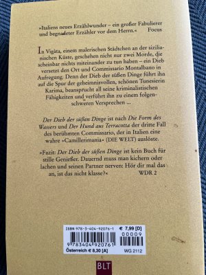 gebrauchtes Buch – Andrea Camilleri – Der Dieb der süßen Dinge - Commissario Montalbanos dritter Fall. Roman