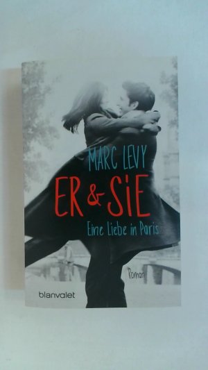 gebrauchtes Buch – Marc Levy – ER & SIE: EINE LIEBE IN PARIS - ROMAN.