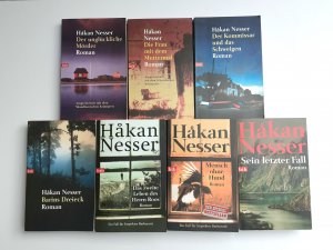 7 X Hakan Nesser - Der Kommissar und das Schweigen + Barins Dreieck + Das zweite Leben des Herrn Roos + Die Frau mit dem Muttermal + Der unglückliche […]