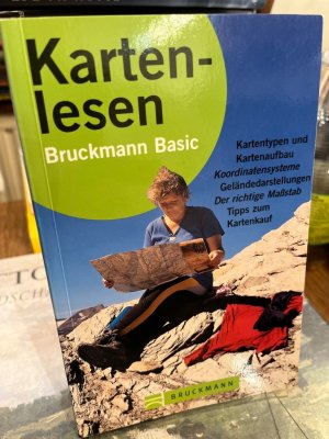 gebrauchtes Buch – Hüsler, Eugen E. und Christian Rolle – Kartenlesen. Kartentypen und Kartenaufbau, Koordinatensysteme, Geländedarstellungen, der richtige Maßstab, Tipps zum Kartenkauf.