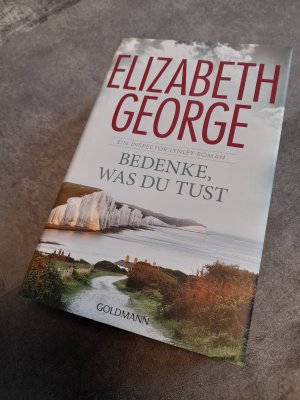 gebrauchtes Buch – Elizabeth George – Bedenke, was du tust - ein Inspector-Lynley-Roman