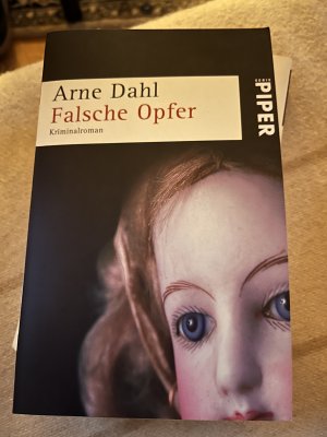 gebrauchtes Buch – Arne Dahl – Falsche Opfer