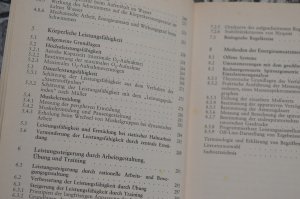 gebrauchtes Buch – Jürgen Stegemann – Leistungsphysiologie. Physiologische Grundlagen der Arbeit und des Sports.