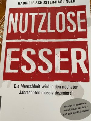 gebrauchtes Buch – Gabriele Schuster-Haslinger – Nutzlose Esser - Die Menschheit wird in den nächsten Jahrzehnten massiv dezimiert! Was ist zu erwarten, was können wir tun - und wer steckt dahinter?