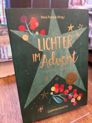 gebrauchtes Buch – Fietzek, Petra  – Lichter im Advent. 24 Gedichte und Gedanken.