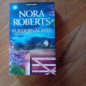 gebrauchtes Buch – Nora Roberts – Fliedernächte