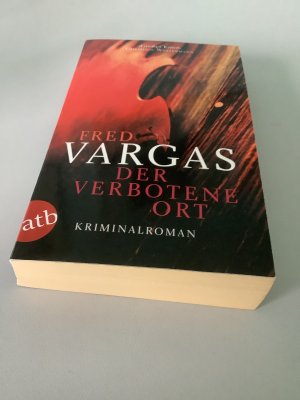 gebrauchtes Buch – Fred Vargas – Der verbotene Ort