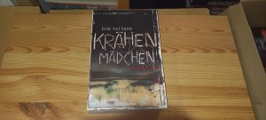 gebrauchtes Buch – Sund, Erik Axl und Wibke Kuhn – Krähenmädchen : Psychothriller. Erik Axl Sund. Aus dem Schwed. von Wibke Kuhn / Sund, Erik Axl: Band ... der Victoria-Bergman-Trilogie ; Bd. 1; Goldmann ; 48117