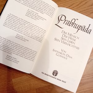 gebrauchtes Buch – Dasa Gosvami – Prabhupada - Der Mensch • Der Weise • Sein Leben • Sein Vermächtnis