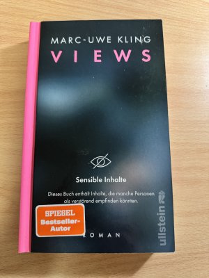 gebrauchtes Buch – Marc-Uwe Kling – VIEWS - Roman | Der neue Thriller vom Autor des Bestsellers »QualityLand«