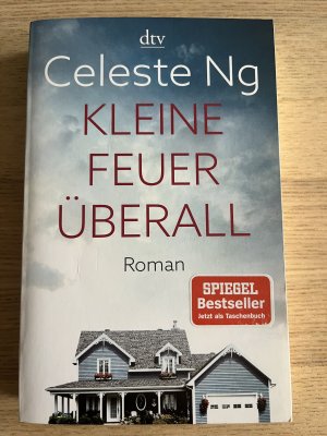 gebrauchtes Buch – Celeste Ng – Kleine Feuer überall - Roman