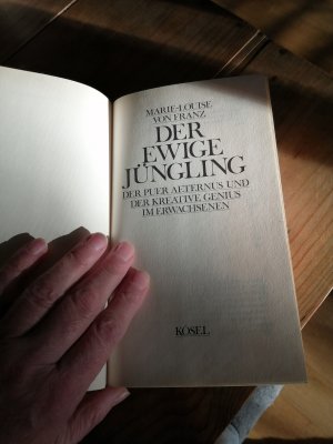 gebrauchtes Buch – von Franz – Der ewige Jüngling: Der Puer Aeternus und der Kreative Genius im Erwachsenen