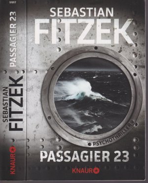 gebrauchtes Buch – Sebastian Fitzek – Sebastian Fitzek ***PASSAGIER 23*** Sebastian Fitzeks erster Psycho-Thriller auf hoher See und inspiriert von wahren Tatsachen!  Jedes Jahr verschwinden auf hoher See rund 20 Menschen spurlos von Kreuzfahrtschiffen. Noch nie kam jemand zurück. Bis jetzt ...***TB von 2015, Knaur Verlag, 426 Seiten.