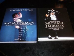 gebrauchtes Buch – Pamela Runkel/Ralf Krämer/Tim Hill – Michael Jackson - Remember The Time (Erinnerungen an den King of Pop) / Unseen Archives (The king of pop 1958-2009) - 2 Bücher