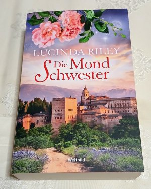 gebrauchtes Buch – Lucinda Riley – Die Mondschwester - der fünfte Band  << Gefühlvoll und hinreißend