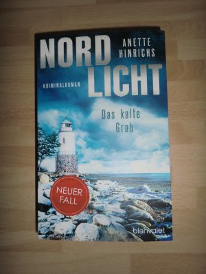 gebrauchtes Buch – Anette Hinrichs – Nordlicht - Das kalte Grab