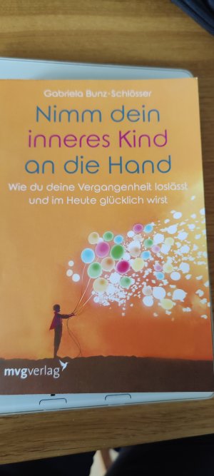 gebrauchtes Buch – Gabriela Bunz-Schlösser – Nimm dein inneres Kind an die Hand - Wie du deine Vergangenheit loslässt und im Heute glücklich wirst