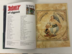 gebrauchtes Buch – Goscinny, René – Asterix off säggssch, De Rose und's Schwärd