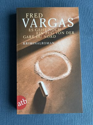 gebrauchtes Buch – Fred Vargas – Es geht noch ein Zug von der Gare du Nord