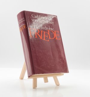 gebrauchtes Buch – Weizsäcker, Carl Friedrich von – Der bedrohte Friede Politische Aufsätze 1945 - 1981