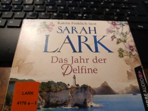 gebrauchtes Hörbuch – Sarah Lark – Katrin Fröhlich liest Sarah Lark, Das Jahr der Delfine