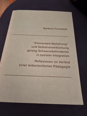 Elementare Beziehung und Selbstverwirklichung geistig Schwerstbehinderter in sozialer Integration - Reflexionen im Vorfeld einer leiborientierten Pädagogik