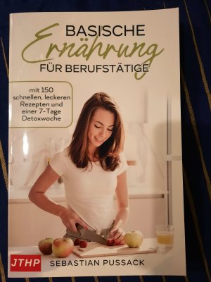 Basische Ernährung für Berufstätige - mit 150 schnellen, leckeren Rezepten und einer 7-Tage Detoxwoche : so gelingt eine gesunde und leckere basische Ernährung trotz stressigen Berufsalltag!