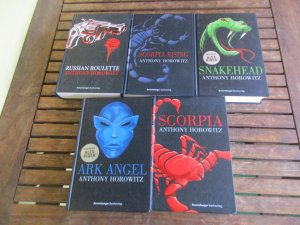 Buchkonvolut (Buchreihe: Alex Rider) - Band 5: Alex Rider, Band 5: Scorpia / Band 6: Alex Rider, Band 6: Ark Angel / Band 7: Alex Rider, Band 7: Snakehead […]