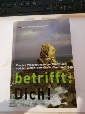 Betrifft; DICH - von den Vesuchungen der Mächtigen und der Verführbarkeit der Ohnmächtigen