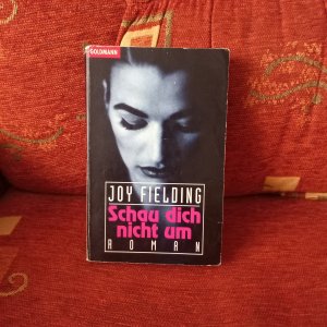 gebrauchtes Buch – Joy Fielding – Schau dich nicht um