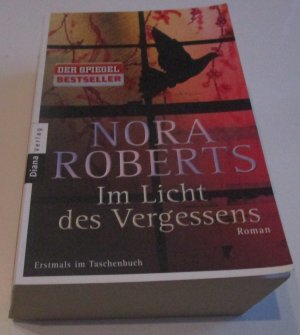 gebrauchtes Buch – Nora Roberts – Im Licht des Vergessens